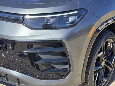 New 2026 Volkswagen Tiguan SE R-Line image 6