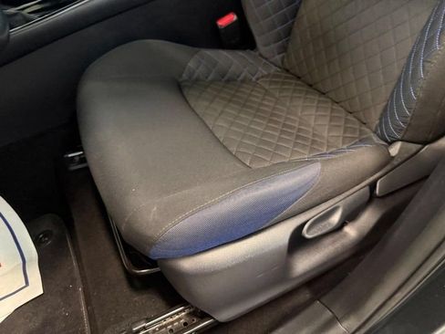 Used 2022 Toyota C-HR XLE FWD image 16