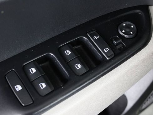 Certified 2024 Hyundai Venue SEL image 22