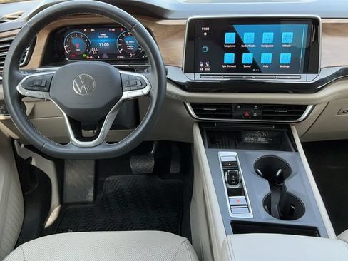 Used 2025 Volkswagen Atlas SE FWD image 11