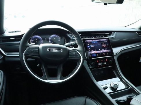 New 2025 Jeep Grand Cherokee Limited w/ Luxury Tech Group II image 2