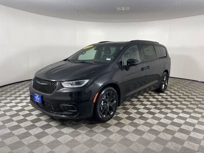 New 2026 Chrysler Pacifica Limited w/ S Appearance Package
