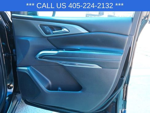 Used 2025 Chevrolet Traverse LT FWD image 21