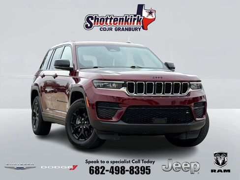 Used 2024 Jeep Grand Cherokee Altitude image 1