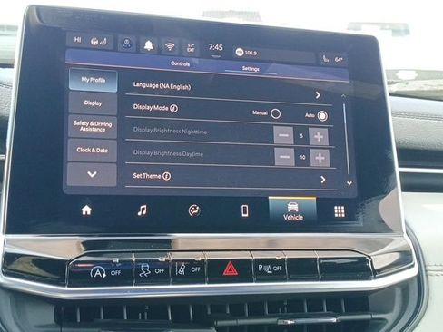 Used 2025 Jeep Compass Limited image 38