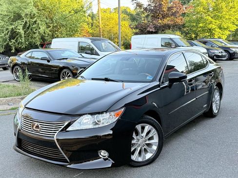 Used 2013 Lexus ES 300h w/ Luxury Pkg FWD image 2