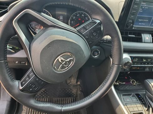 Used 2022 Toyota RAV4 XLE w/ Convenience Package AWD/4WD image 12