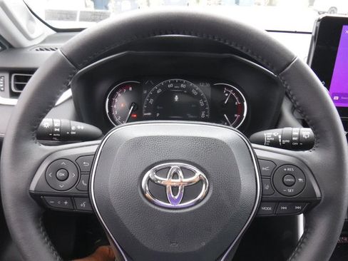 Used 2023 Toyota RAV4 XLE Premium image 21