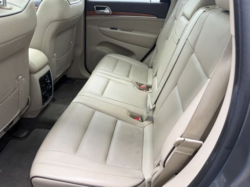 Used 2012 Jeep Grand Cherokee Overland image 10