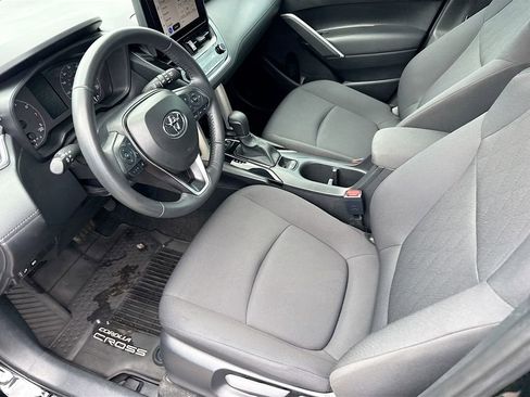 Used 2024 Toyota Corolla Cross LE FWD image 25