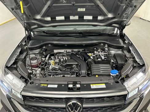 Certified 2023 Volkswagen Taos SE w/ Black Wheel Package image 23