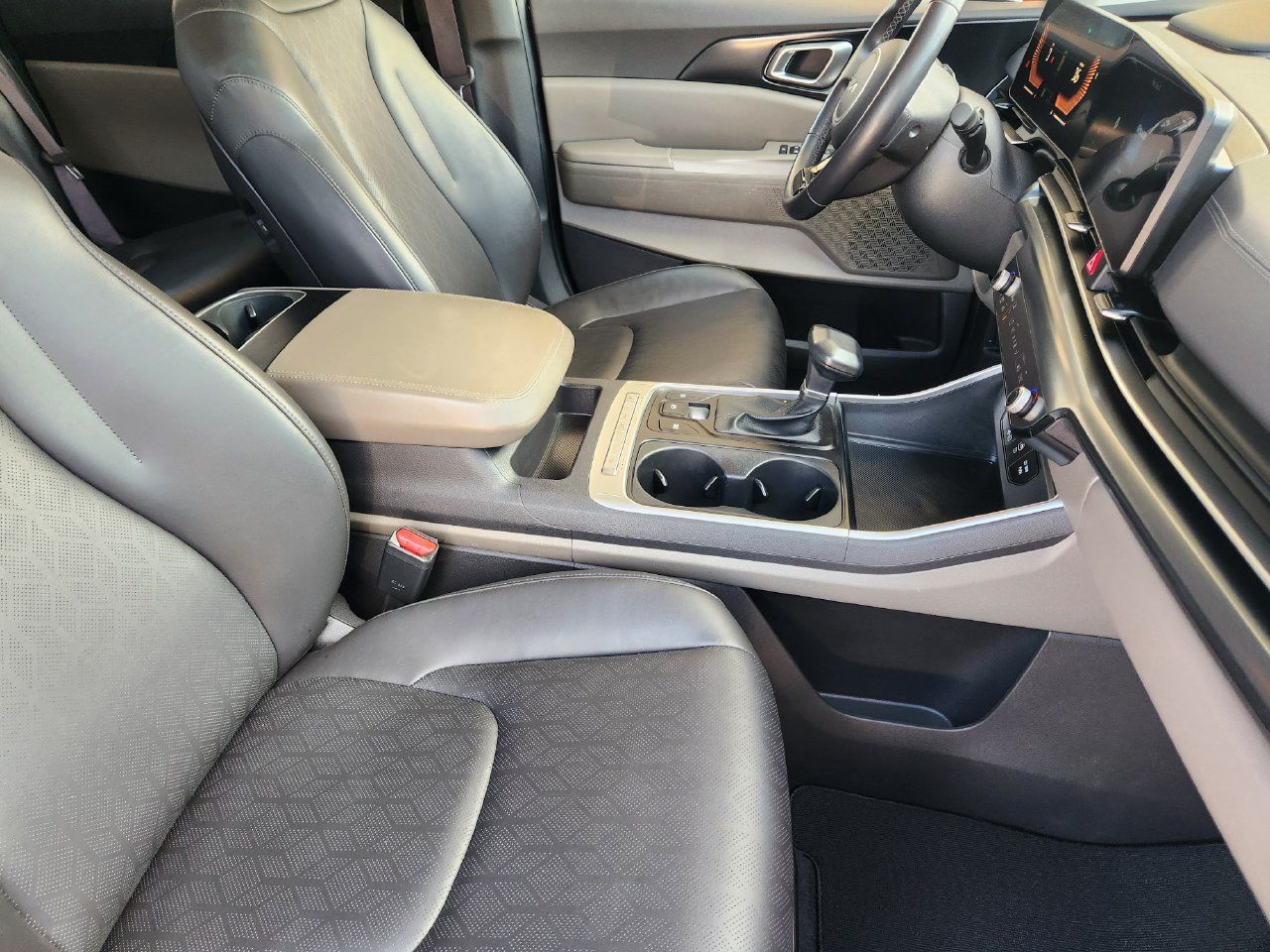 Used 2025 Kia Carnival FWD image 13