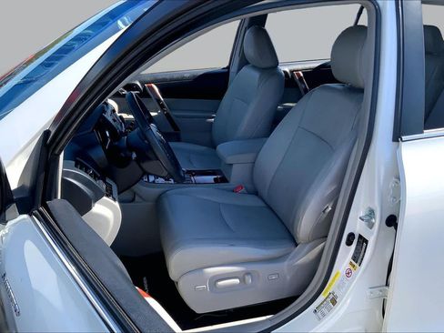 Used 2013 Toyota Highlander Limited FWD image 8