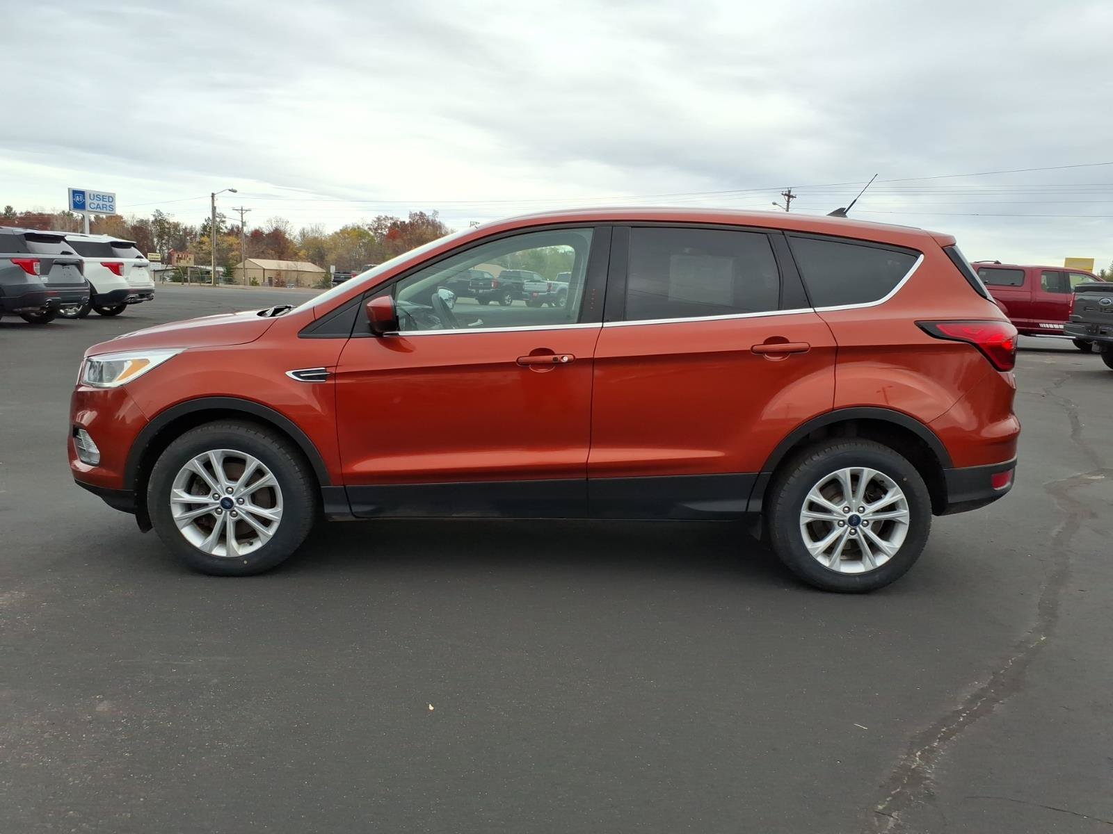 Used 2019 Ford Escape SE AWD/4WD image 2