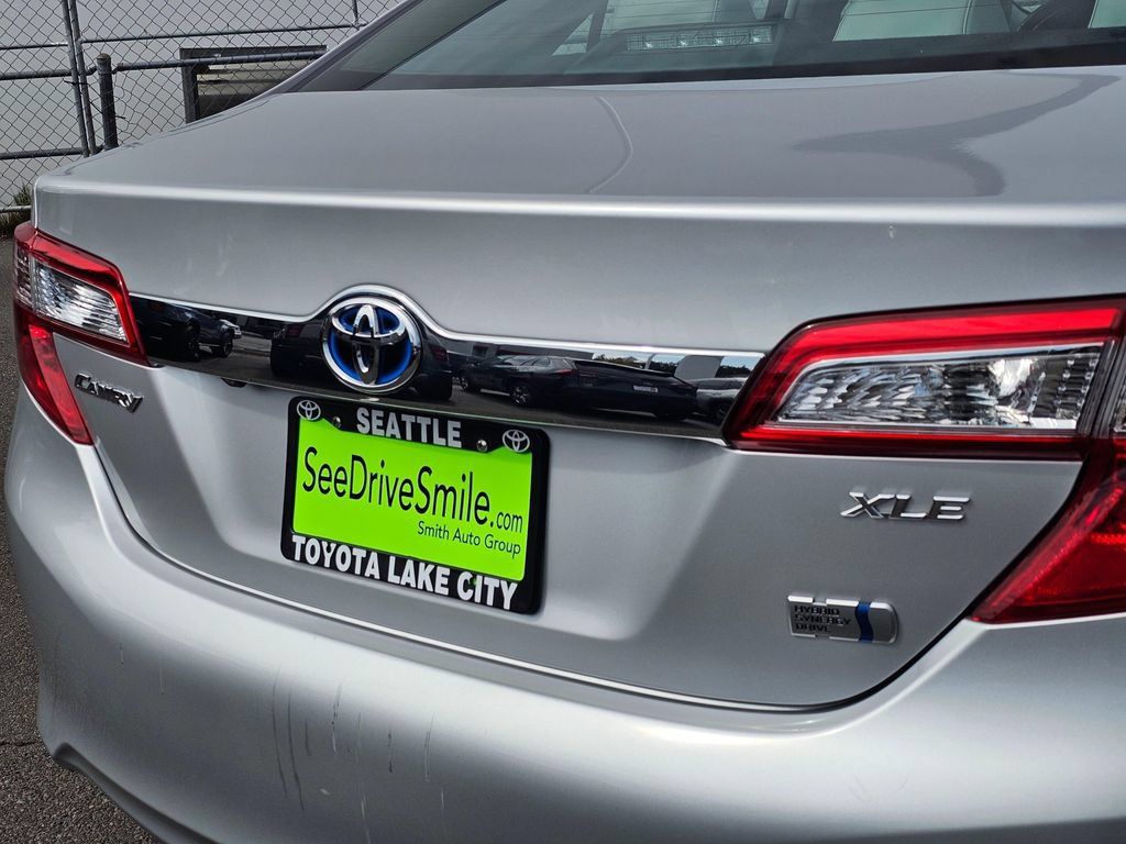 Used 2014 Toyota Camry XLE w/ Leather Package FWD image 13