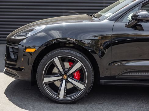 Certified 2023 Porsche Macan S AWD/4WD image 21