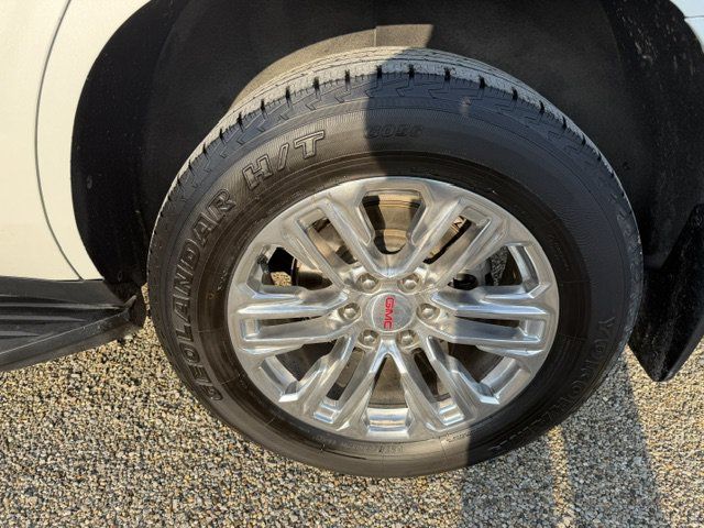 Used 2022 GMC Yukon SLT w/ SLT Premium Package AWD/4WD image 9