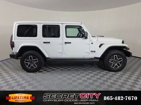 New 2026 Jeep Wrangler Unlimited Sahara AWD/4WD image 8