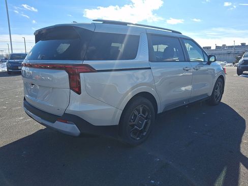 New 2026 Kia Carnival EX FWD image 3
