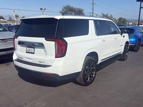 Used 2023 GMC Yukon XL SLT w/ SLT Premium Package RWD image 3