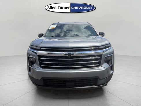 Used 2025 Chevrolet Traverse LT w/ Enhanced Driving Package FWD image 3