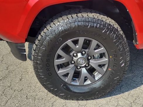 Used 2023 Toyota Tacoma SR5 w/ Technology Package AWD/4WD image 8