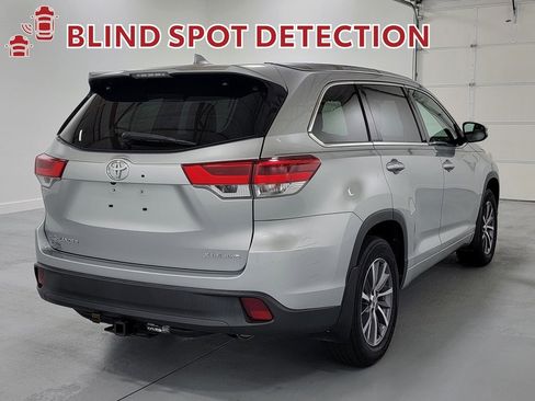 Used 2018 Toyota Highlander XLE AWD/4WD image 9