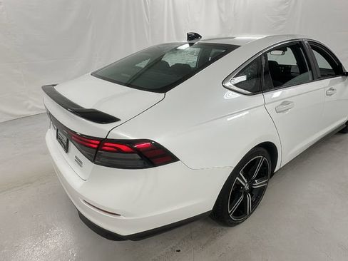 Used 2023 Honda Accord Sport image 3