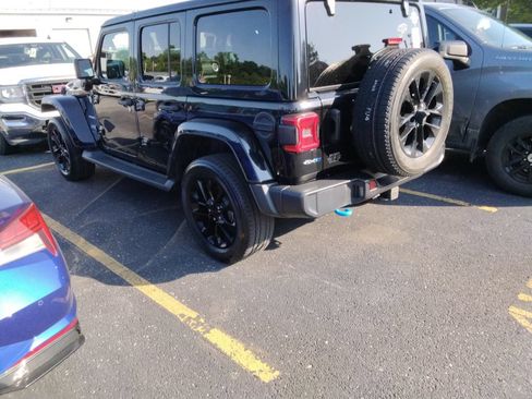 Used 2023 Jeep Wrangler Unlimited Sahara w/ Cold Weather Group AWD/4WD image 6