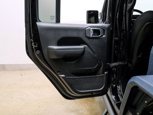 Used 2024 Jeep Wrangler Unlimited Rubicon w/ Technology Group AWD/4WD image 62
