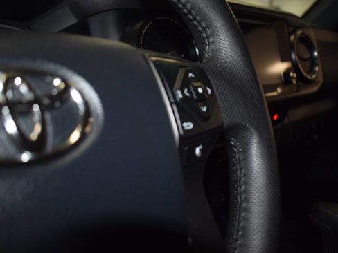 Used 2017 Toyota Tacoma TRD Off-Road image 35