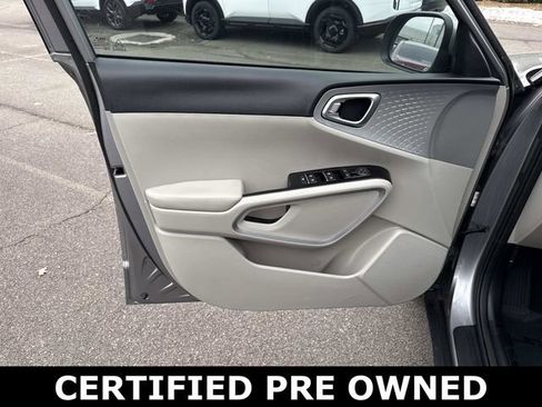 Certified 2022 Kia Soul LX image 13