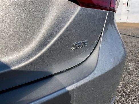 Used 2022 Toyota Camry SE w/ Cold Weather Package image 10