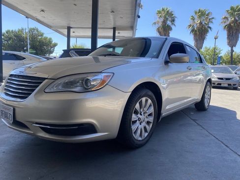 Used 2014 Chrysler 200 LX FWD image 2