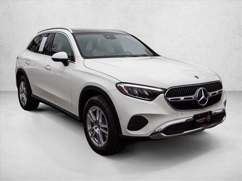 Certified 2025 Mercedes-Benz GLC 300 4MATIC image 3