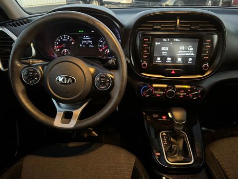 Used 2020 Kia Soul S FWD image 25