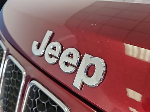 Used 2016 Jeep Grand Cherokee Overland AWD/4WD image 41