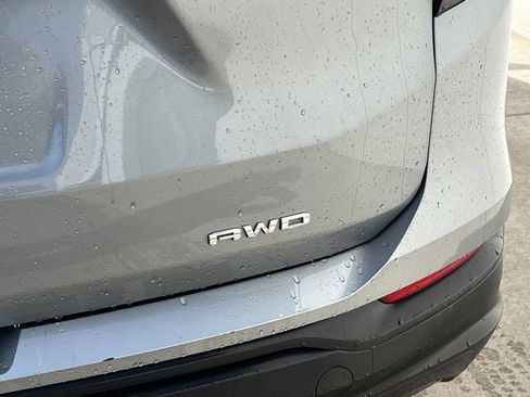 Used 2024 GMC Terrain SLE image 8