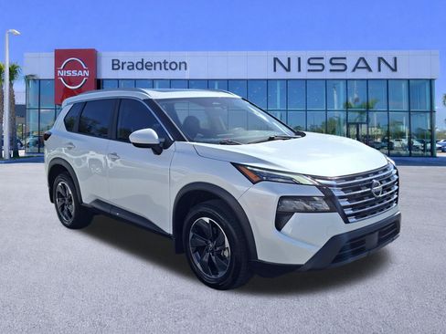 Certified 2025 Nissan Rogue SV w/ SV Premium Package FWD image 3