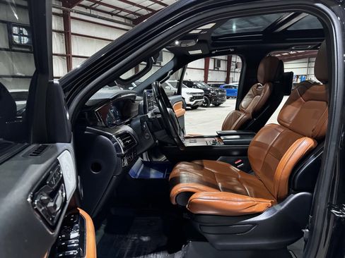 Used 2019 Lincoln Navigator Reserve image 13