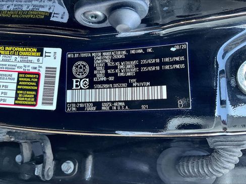 Used 2020 Toyota Highlander XLE image 30