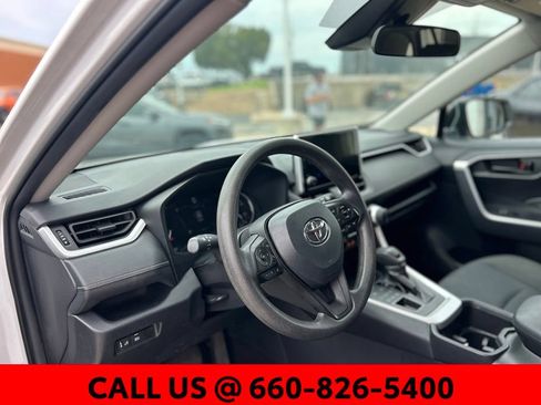 Used 2024 Toyota RAV4 LE AWD/4WD image 12