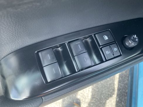 Used 2025 Toyota Camry SE image 13