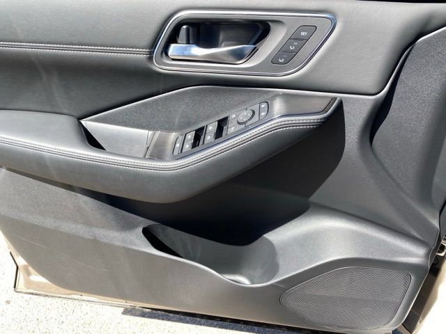 New 2026 Nissan Rogue Platinum AWD/4WD image 13