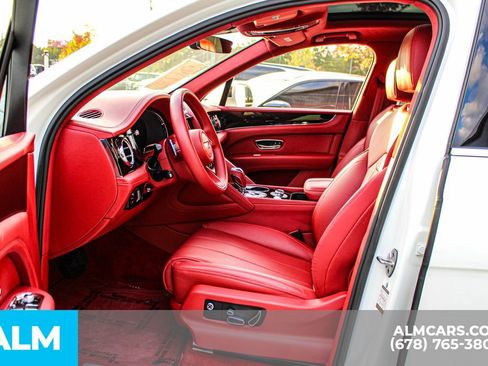 Used 2023 Bentley Bentayga image 17