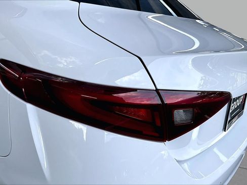 Used 2019 Alfa Romeo Giulia w/ Nero Edizione RWD image 29