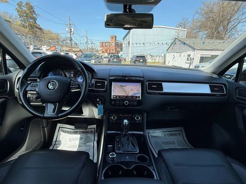 Used 2012 Volkswagen Touareg Sport image 44