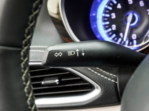 Used 2023 Chrysler Pacifica Limited image 39