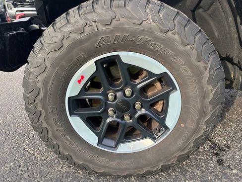Used 2022 Jeep Wrangler Unlimited Rubicon AWD/4WD image 9