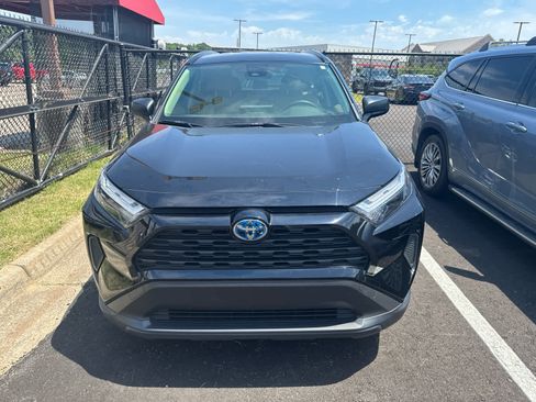 Used 2023 Toyota RAV4 LE AWD/4WD image 3